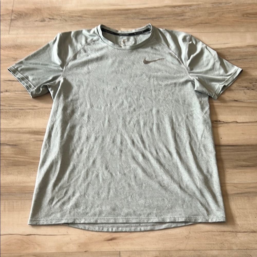 Nike running dri fit grey  T-Shirt size medium